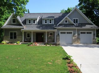 18870 Lake Ave, Deephaven, MN 55391