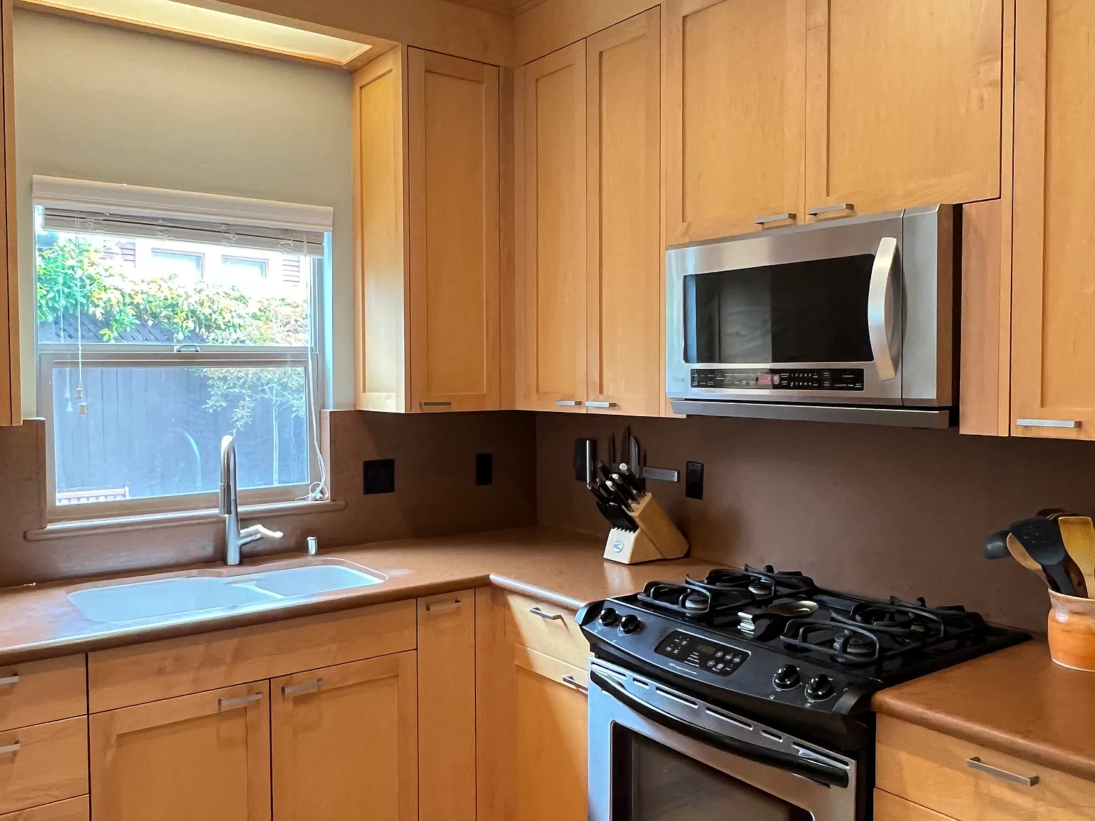 3 bed, 1343 sqft, $5,000 — Photo 3