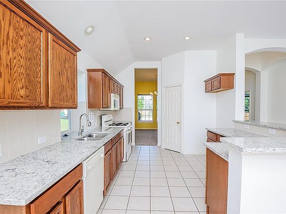 3rd image of 106 Hamilton Dr