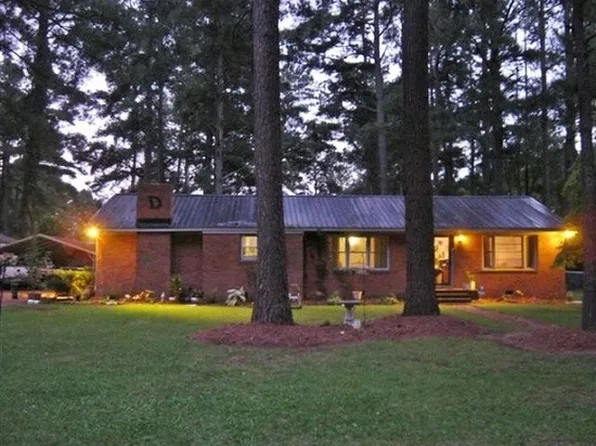 403 Dell St, Robersonville, NC 27871