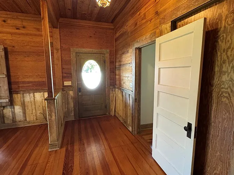 509 W Creek St — Photo 10