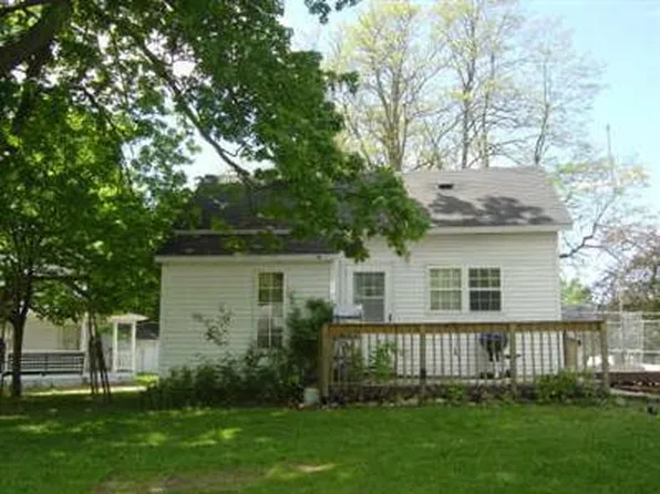 102 S Chestnut St, Bloomingdale, MI 49026