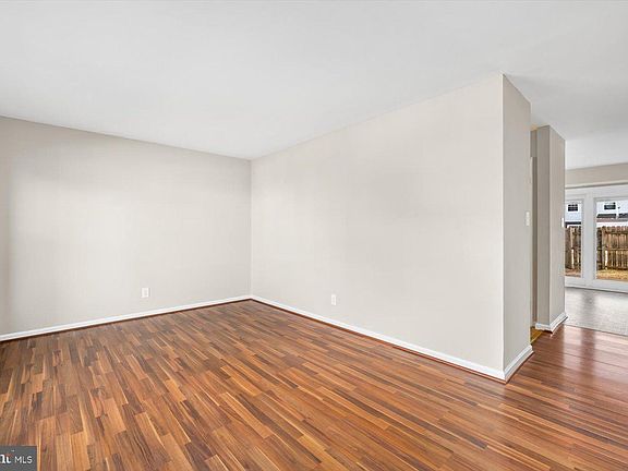 5th image of 310 Garfield Ct