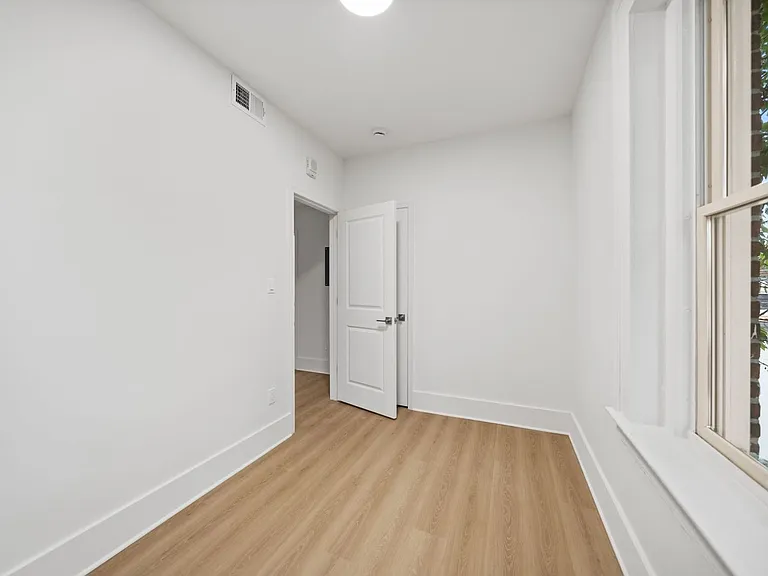 411 2nd St SE — Photo 32
