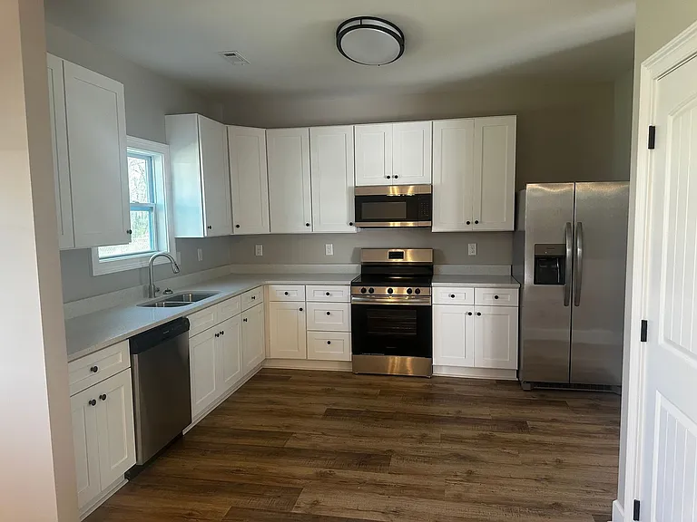 1223 S Main St — Photo 8