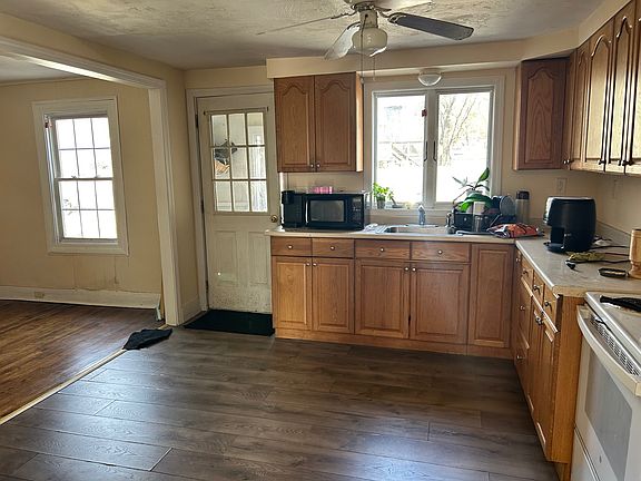 5th image of 174 Main St #174