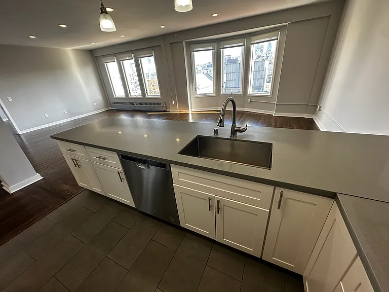Boulevard Apartments — Photo 11
