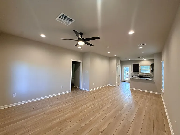 187 Berkshire Pl — Photo 3