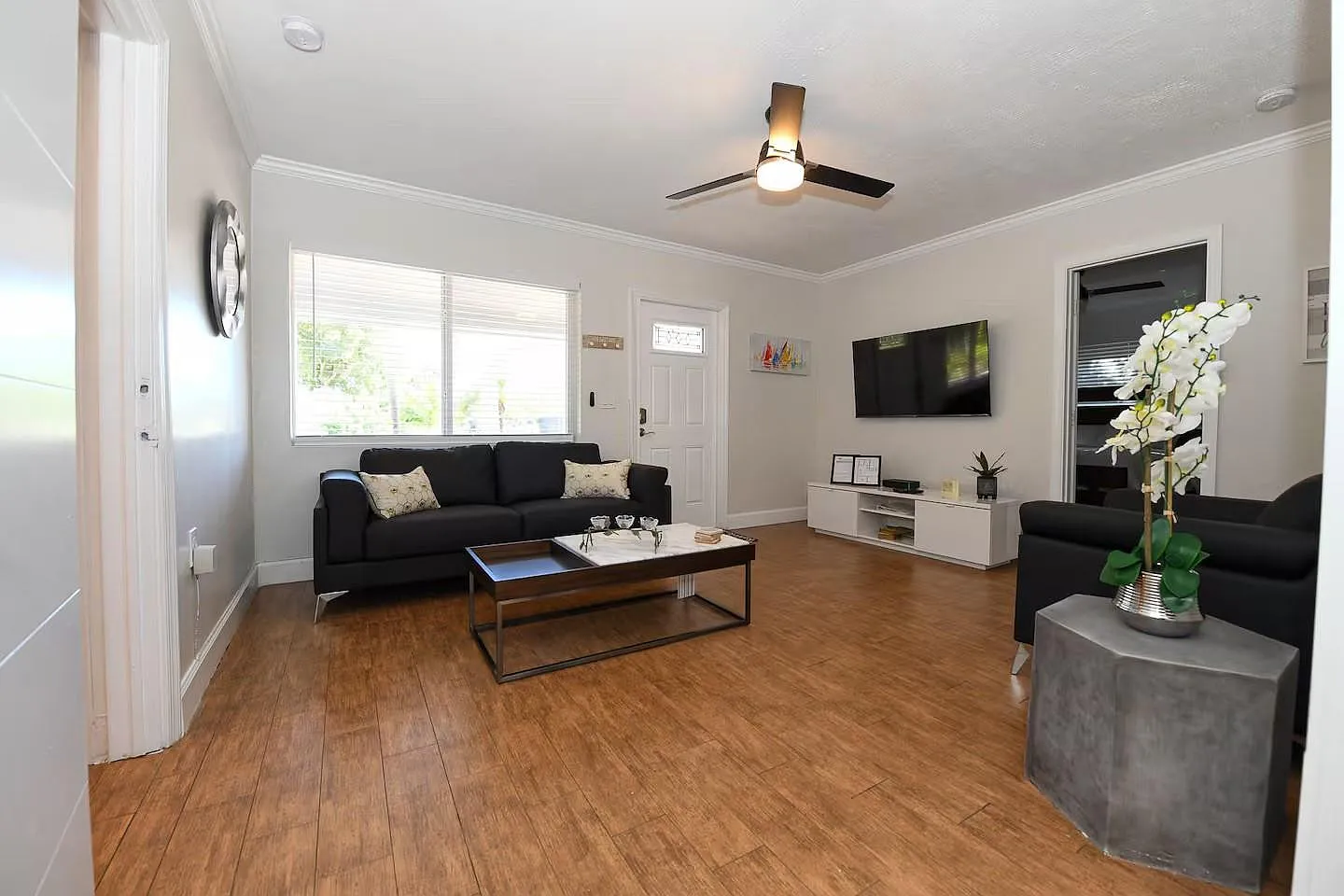 4 bed, 2.0 bath, 1600 sqft, $4,500 — Photo 4