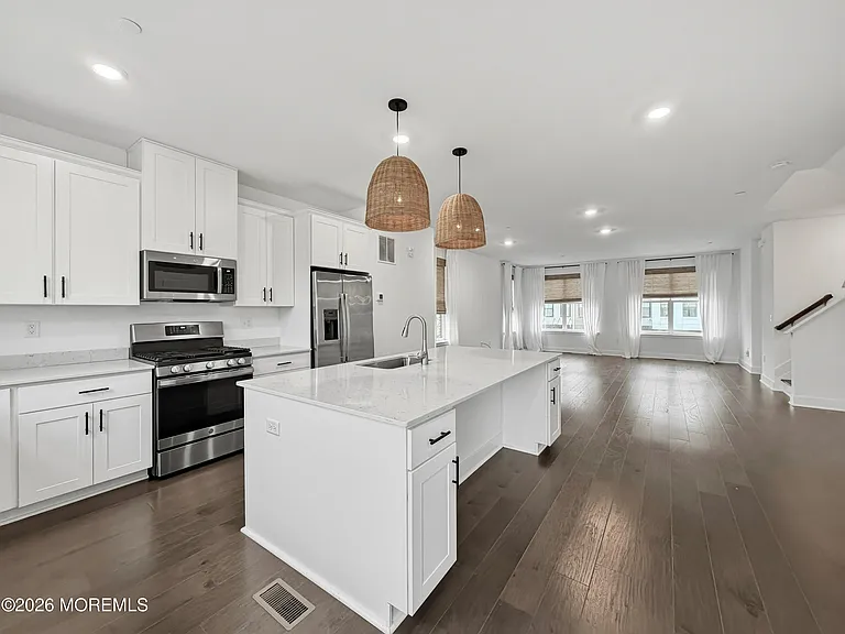 89 Bataan Ave — Photo 13