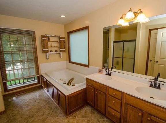 4th image of 26655 Saint Anns Ct