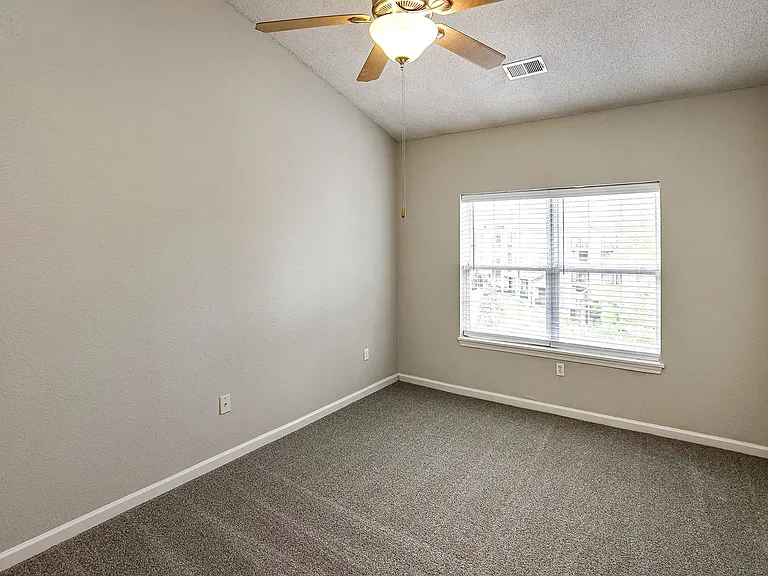 Autumn Grove Apartments — Photo 32