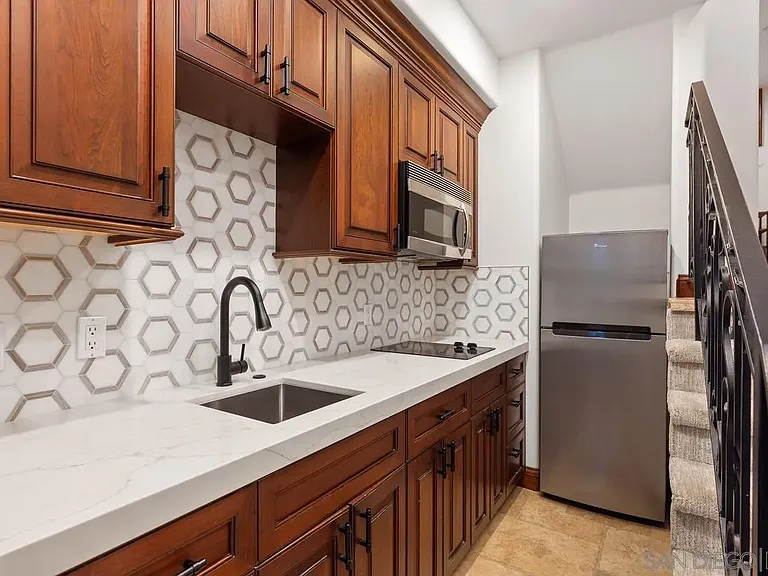 1554 Summit Ave — Photo 28