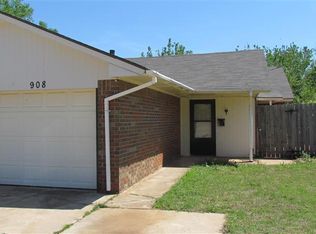 908 Delmar Cir, Moore, OK 73160