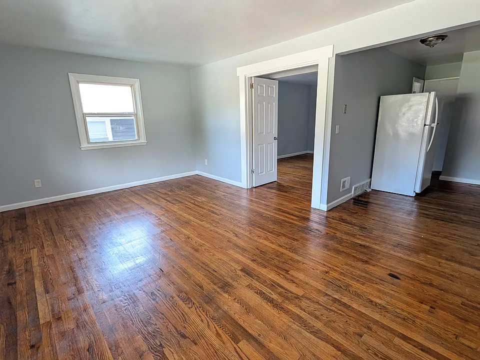 122 Clinton Springs Ave #3