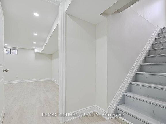 4th image of 55 Taysham Cres #B