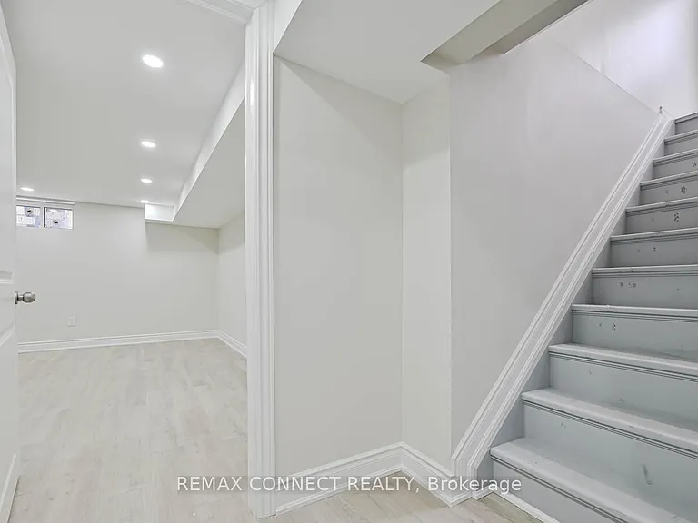 55 Taysham Cres #B — Photo 4