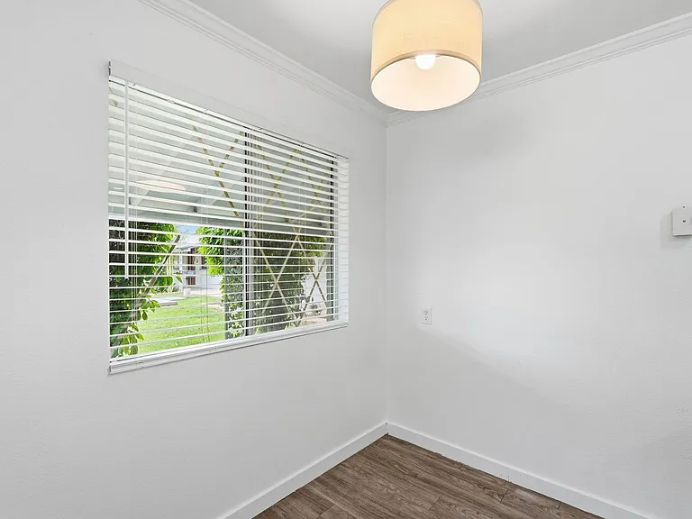 1 bed 1 bath with storage unit — Photo 31