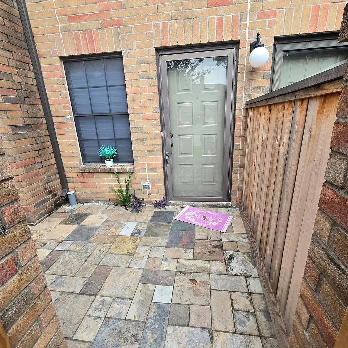 2 bed, 2.5 bath, 1520 sqft, $1,800 — Photo 2