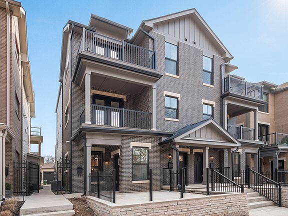 2nd image of 1302 Forsythe Ave