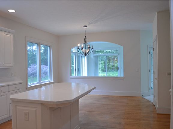 4th image of 11 Harrington Dr