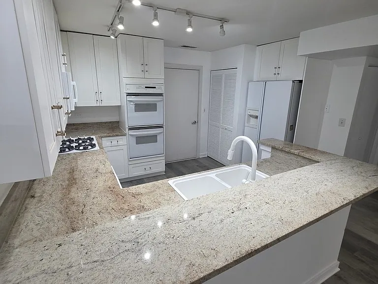 1812 S Dearborn St #43 — Photo 8