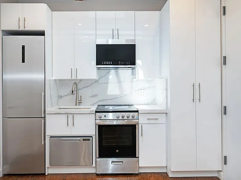 216 Thompson St #3A — Photo 4