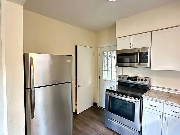 1528 Dagmar Ave — Photo 8