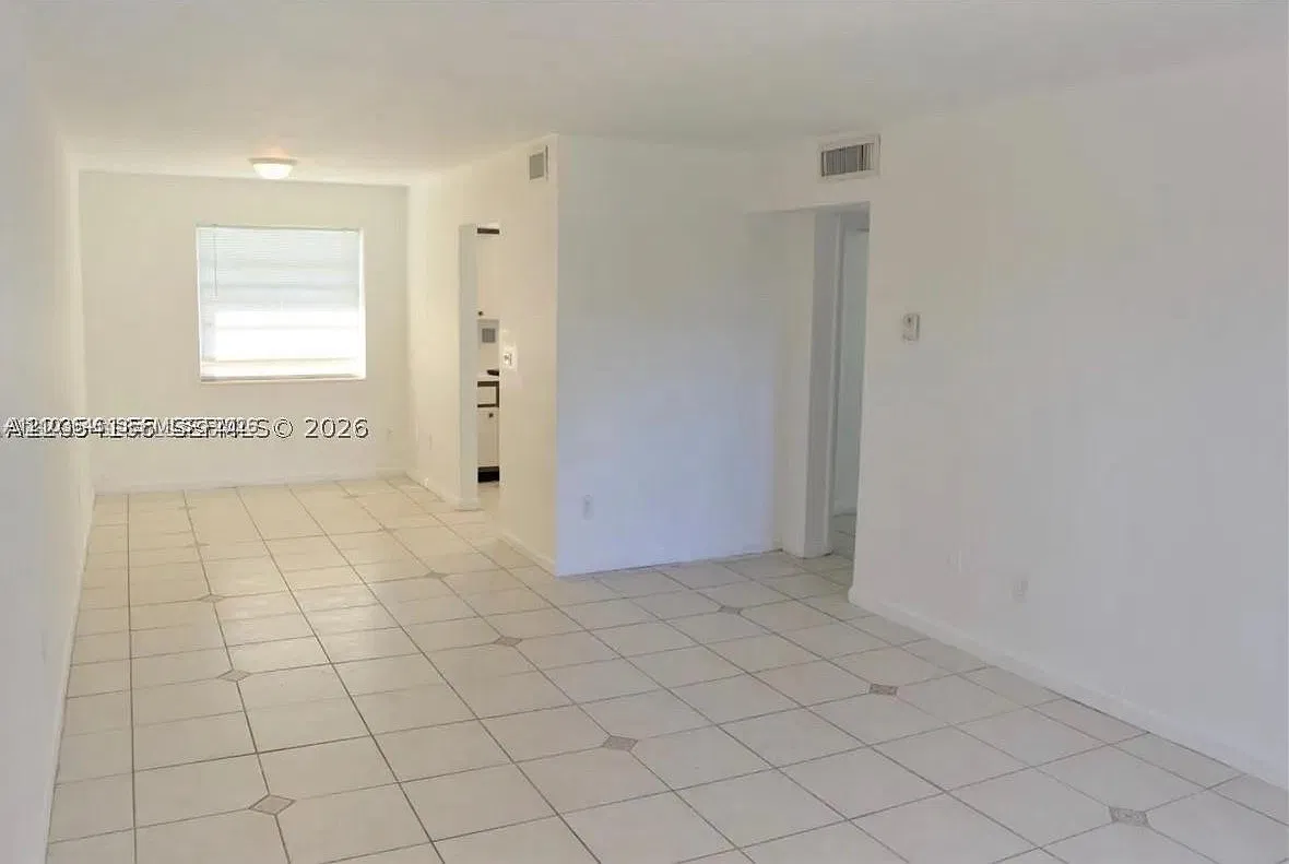 Biscayne Park Terrace Con — Photo 1