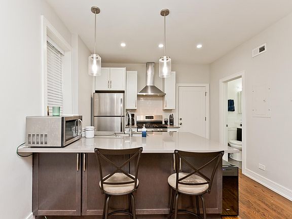 4th image of 2045 N Wolcott Ave #1S