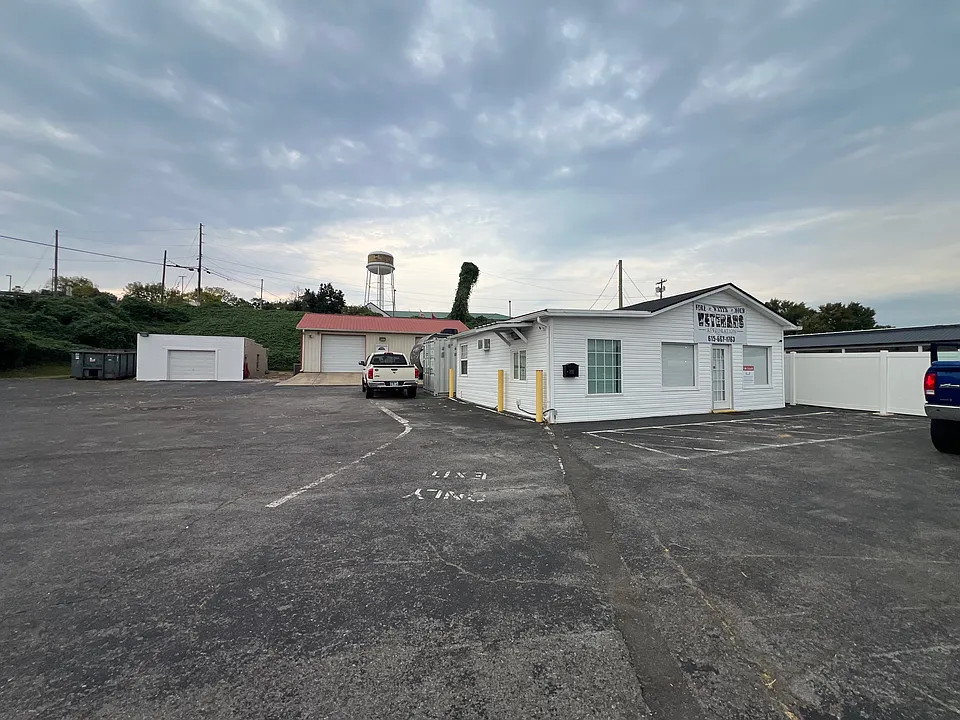 800 Memorial Blvd #1