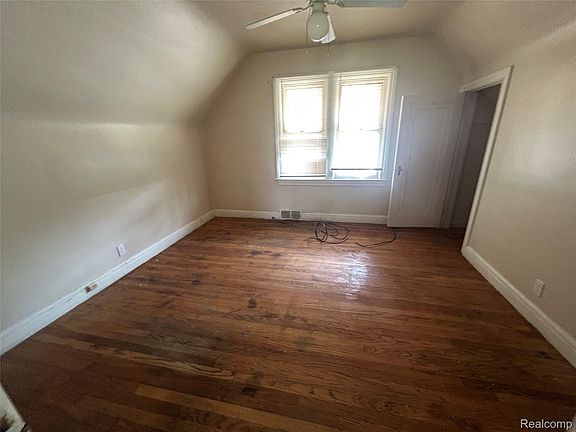 5th image of 13067 Wade St