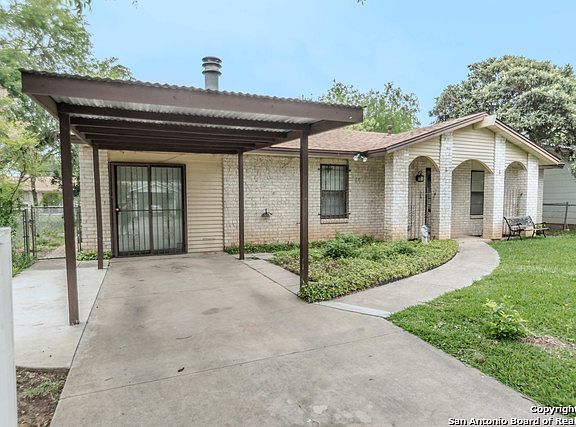 2nd image of 10719 Lazy Oaks Dr