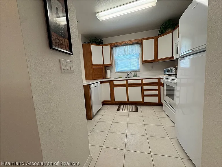 2103 Villaway E — Photo 5