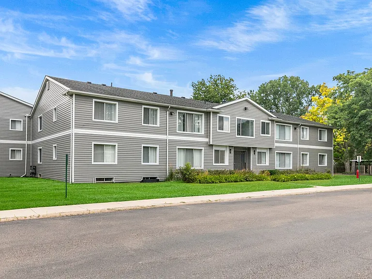 Bloomfield Square Apartments - Auburn Hills, MI — Photo 30