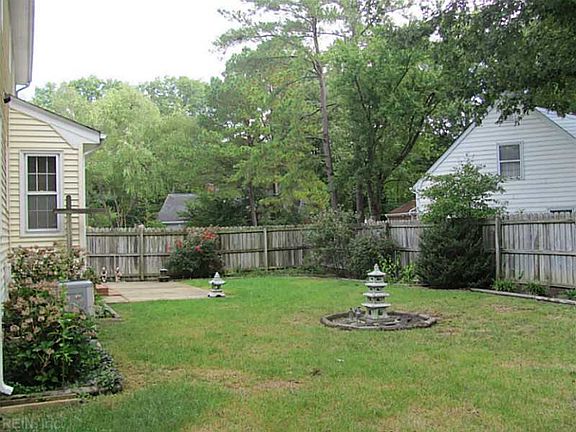 3rd image of 210 Windsor Castle Dr