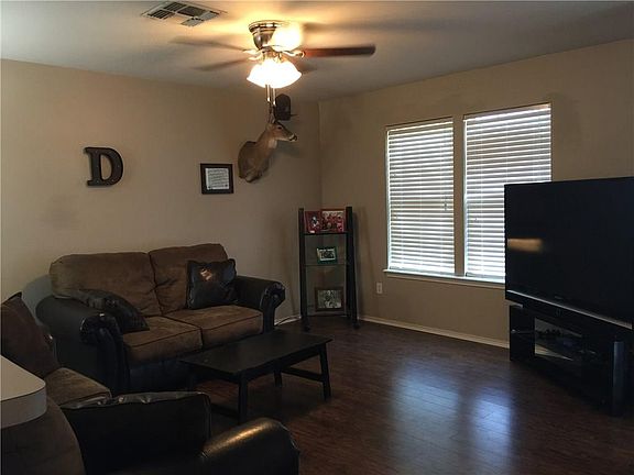 2nd image of 1014 Sacramento Dr