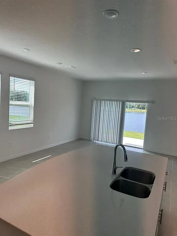 3 bed, 2.5 bath, 1854 sqft, $2,100 — Photo 3