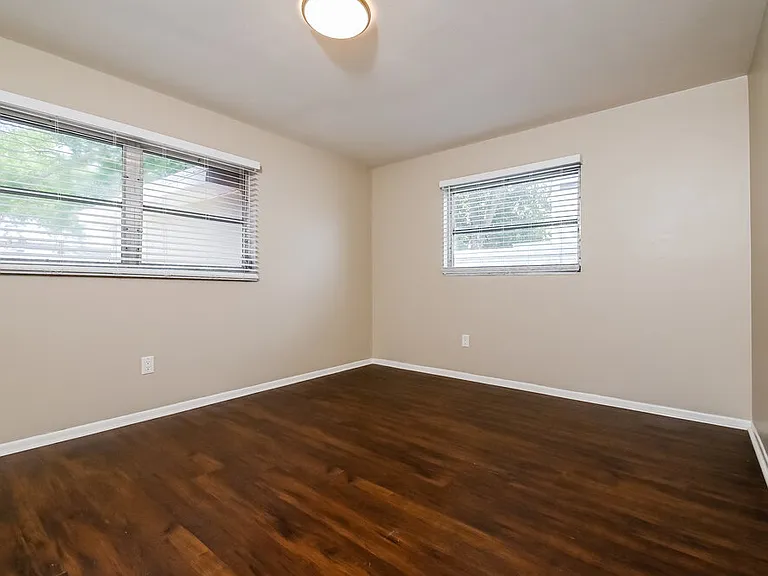 712 Canterbury Rd — Photo 13