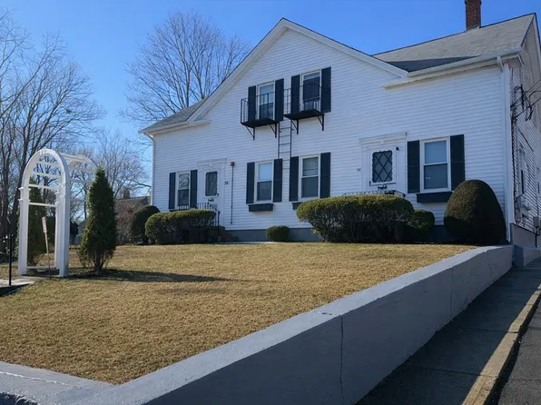 2 Ritchotte Ct, West Warwick, RI 02893