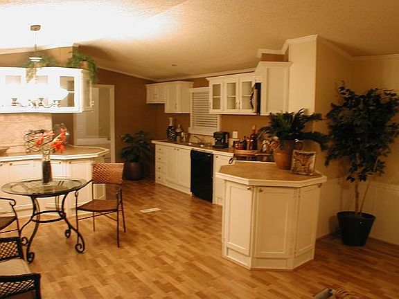 5th image of 300 Stonewood Dr