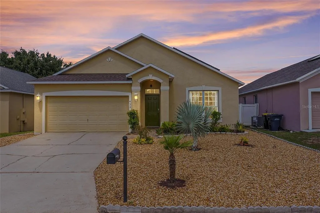 3 bed, 2.0 bath, 2080 sqft, $2,600 — Photo 1