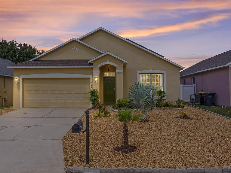 422 Graystone Blvd — Photo 1