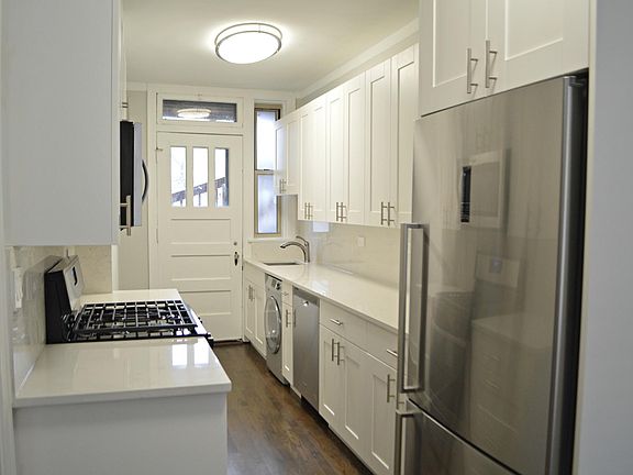 3rd image of 4332 N Hermitage Ave APT 2E