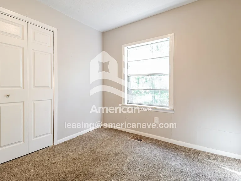 843321_012_bedroom_13770442.jpg