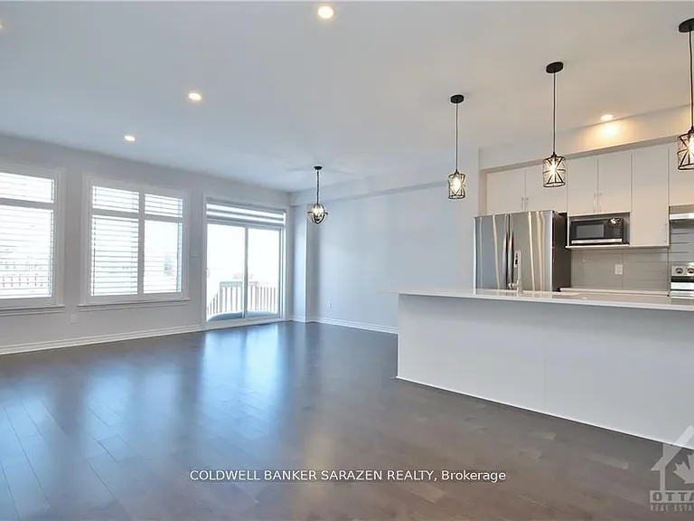 538 Sonmarg Cres — Photo 3