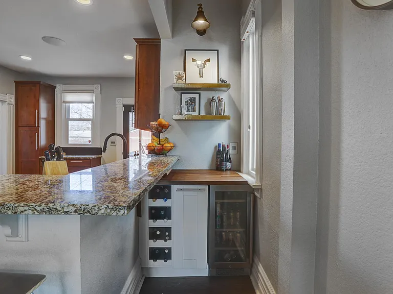 145 S Corona St — Photo 8