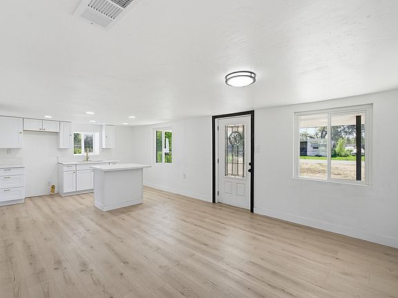 5th image of 15080 Water Avenue