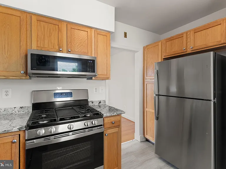 16 Homestead St — Photo 11