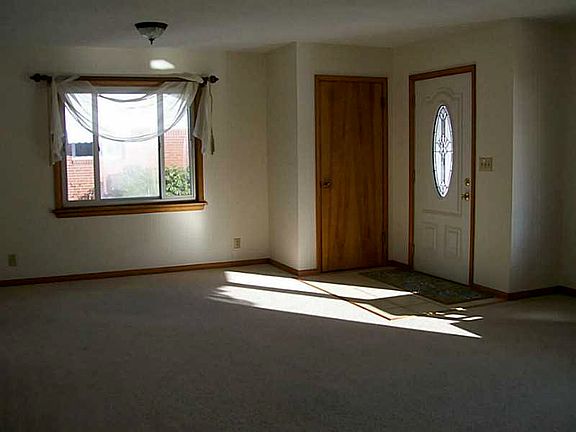 5th image of 3812 Meadow Dr
